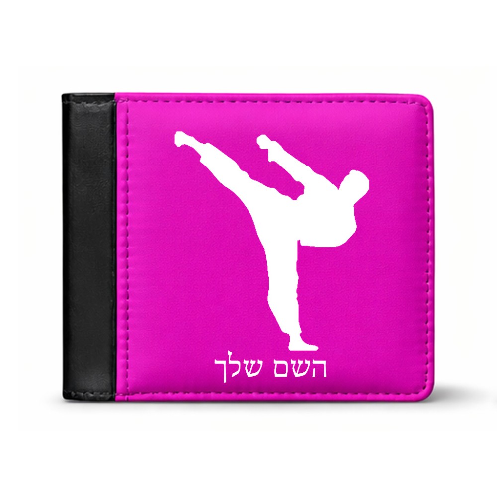 ארנק עור שחור בעיצוב אישי עם השם שלך בעיצוב קרטה מידות הארנק 9.5 × 11 ס"מ