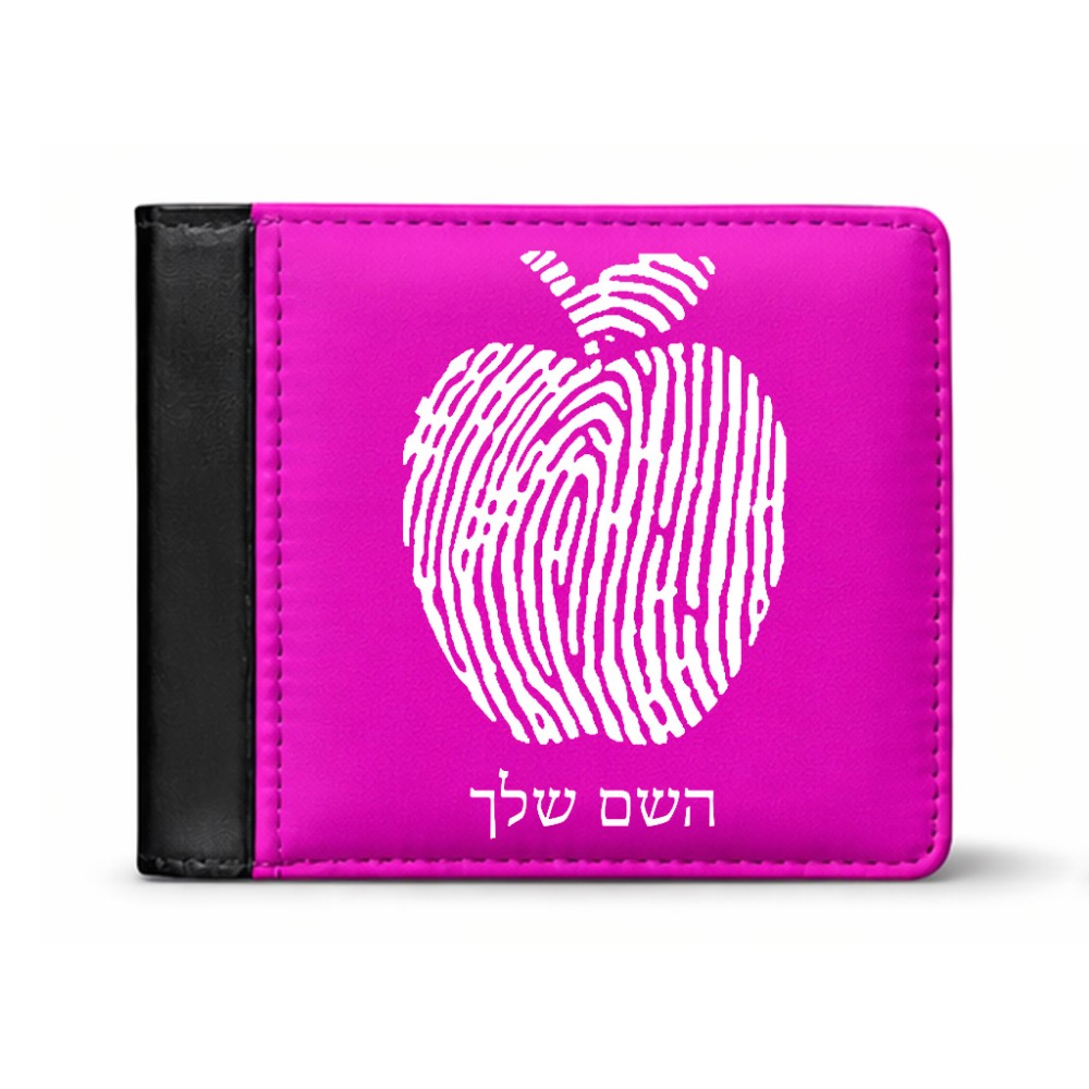 ארנק עור שחור בעיצוב אישי עם השם שלך בעיצוב הדפס תפוח מידות הארנק 9.5 × 11 ס"מ