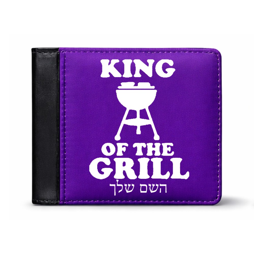 ארנק עור שחור בעיצוב אישי עם השם שלך בעיצוב מלך הגריל מידות הארנק 9.5 × 11 ס"מ