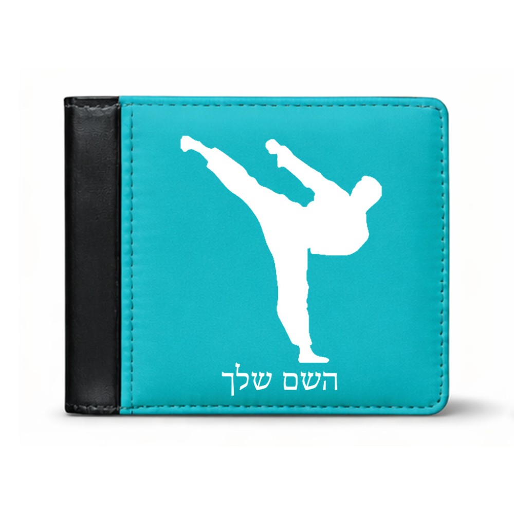ארנק עור שחור בעיצוב אישי עם השם שלך בעיצוב קרטה מידות הארנק 9.5 × 11 ס"מ