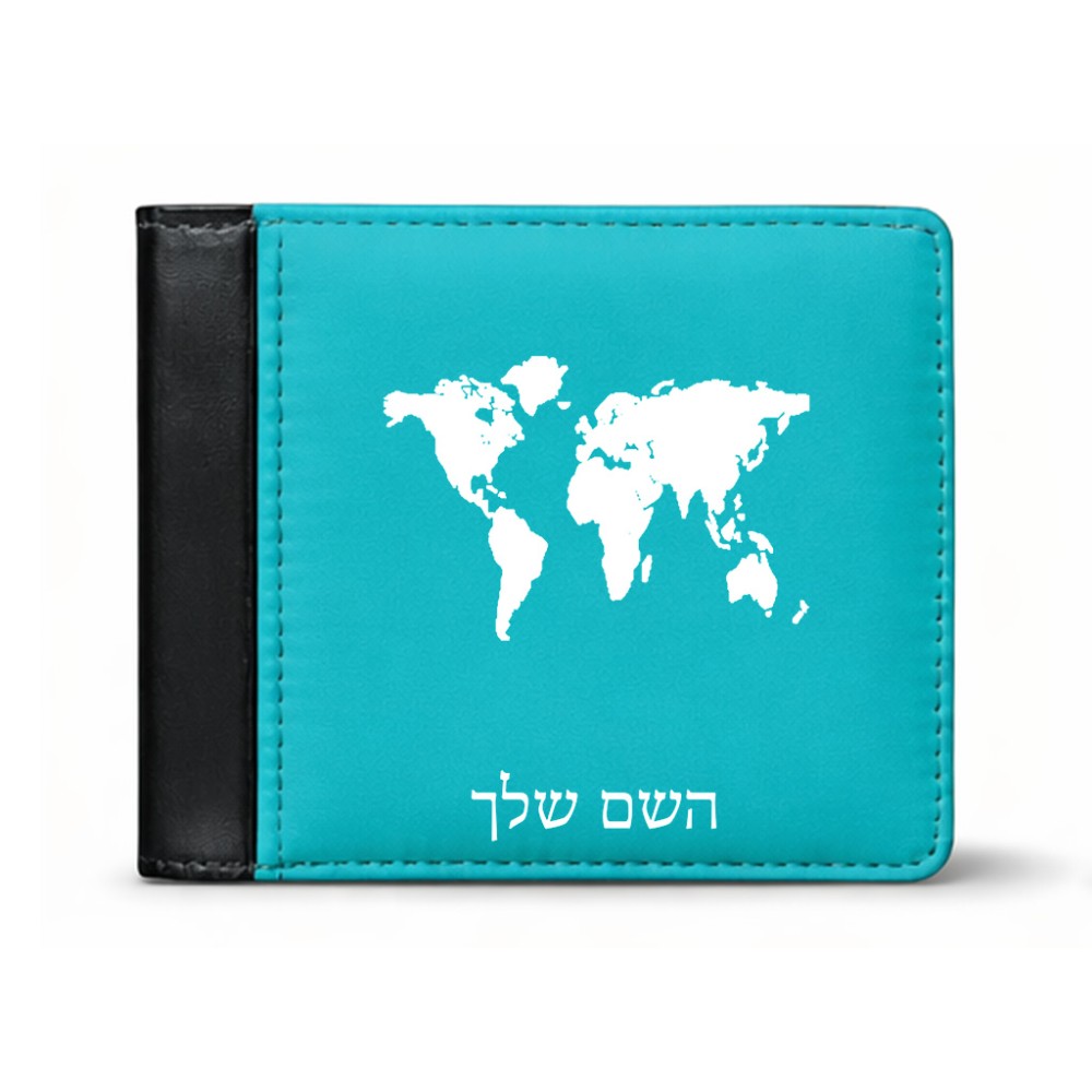 ארנק עור שחור בעיצוב אישי עם השם שלך בעיצוב מפת העולם מידות הארנק 9.5 × 11 ס"מ