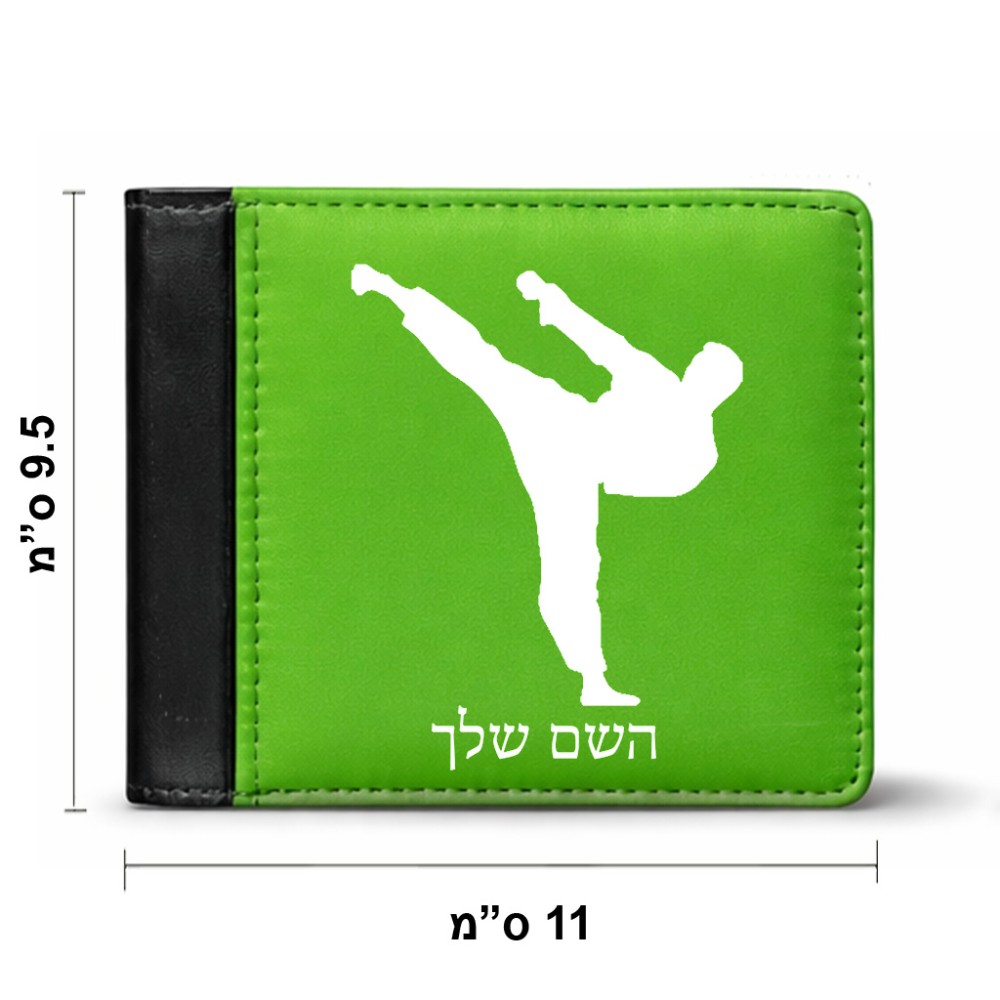 ארנק עור שחור בעיצוב אישי עם השם שלך בעיצוב קרטה מידות הארנק 9.5 × 11 ס"מ