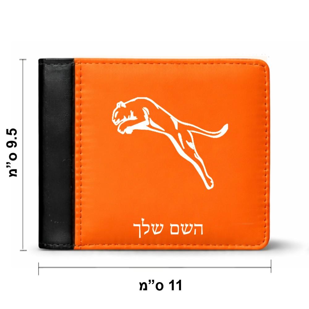 ארנק עור שחור בעיצוב אישי עם השם שלך בעיצוב פומה מידות הארנק 9.5 × 11 ס"מ