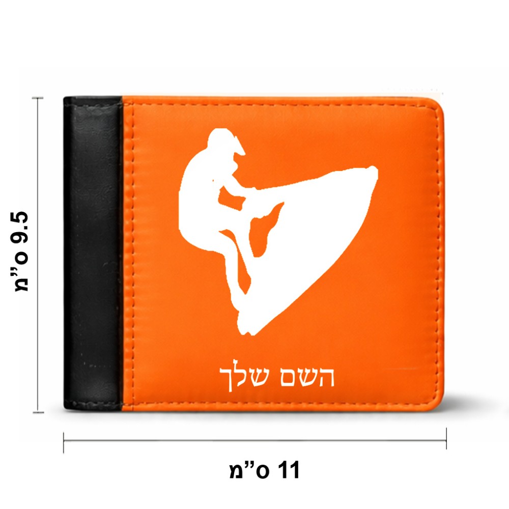 ארנק עור שחור בעיצוב אישי עם השם שלך בעיצוב אופנוע ים מידות הארנק 9.5 × 11 ס"מ