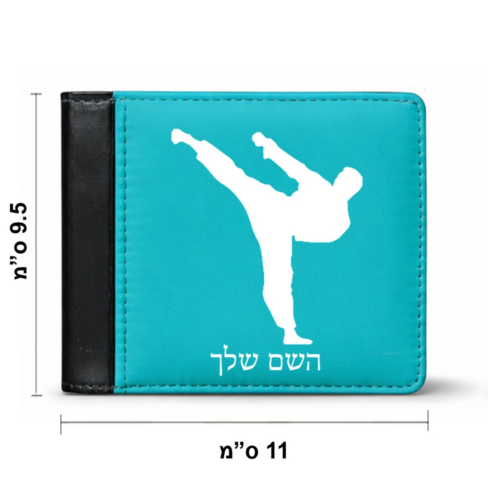 ארנק עור שחור בעיצוב אישי עם השם שלך בעיצוב קרטה מידות הארנק 9.5 × 11 ס"מ
