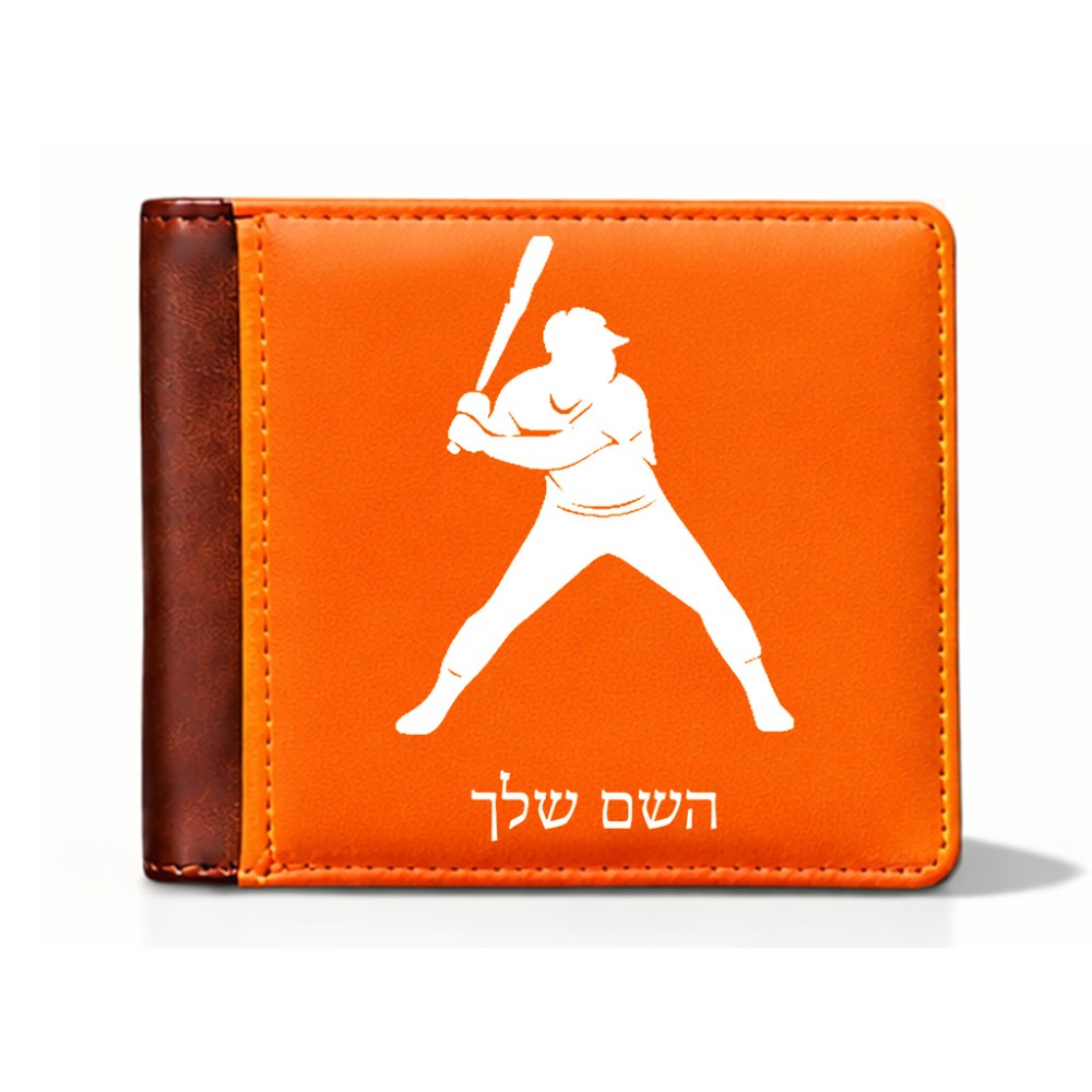 ארנק עור חום בעיצוב אישי עם השם שלך בעיצוב שחקן בייסבול מידות הארנק 9.5 × 11 ס"מ