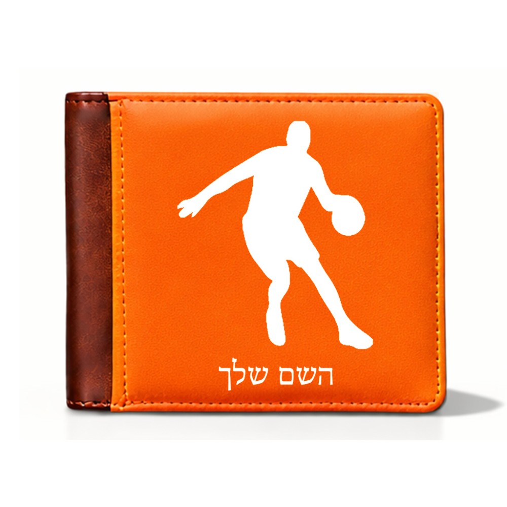 ארנק עור חום בעיצוב אישי עם השם שלך בעיצוב שחקן כדורסל מידות הארנק 9.5 × 11 ס"מ