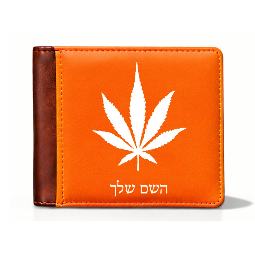 ארנק עור חום בעיצוב אישי עם השם שלך בעיצוב עלה מריחואנה - גראס מידות הארנק 9.5 × 11 ס"מ