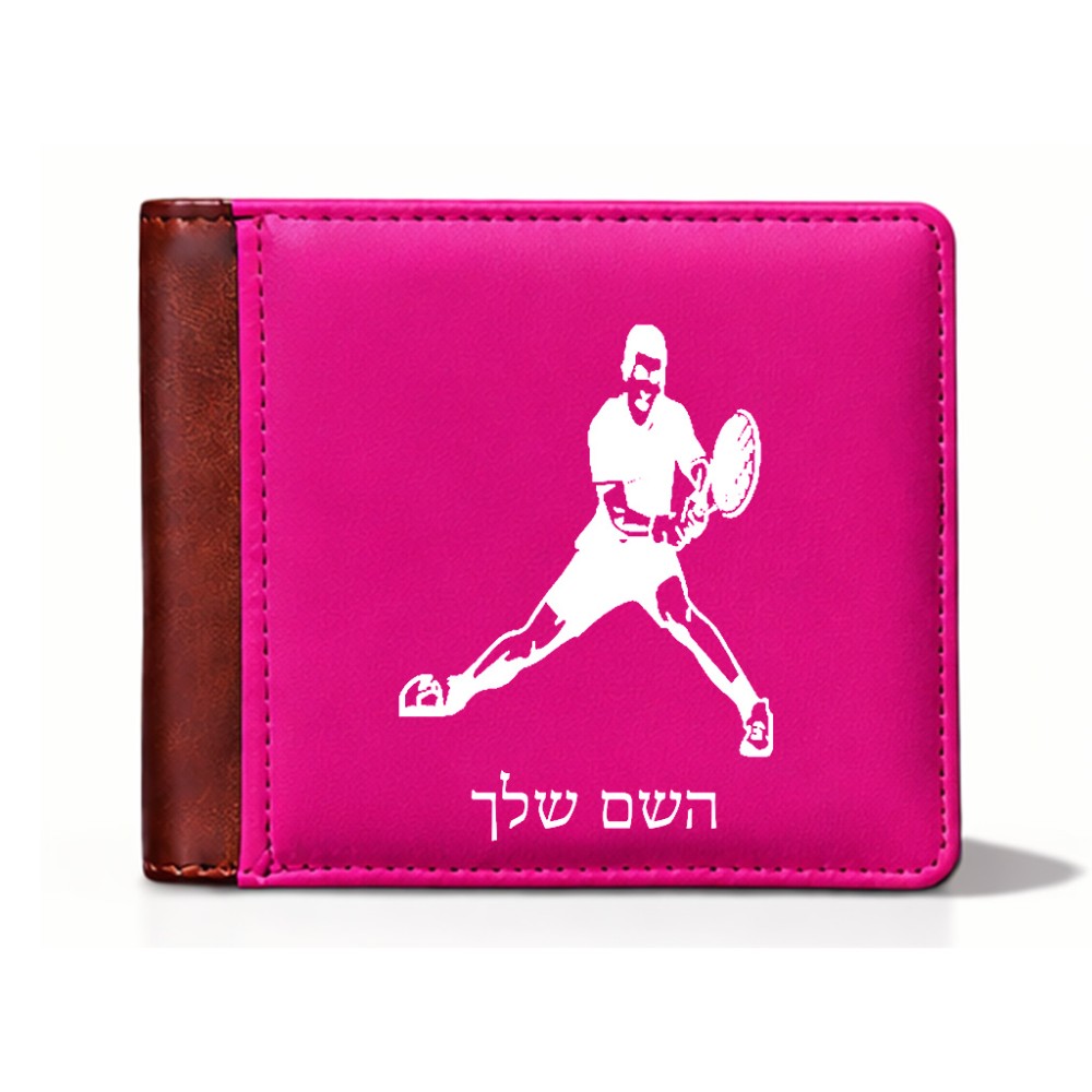 ארנק עור חום בעיצוב אישי עם השם שלך בעיצוב שחקן טניס מידות הארנק 9.5 × 11 ס"מ
