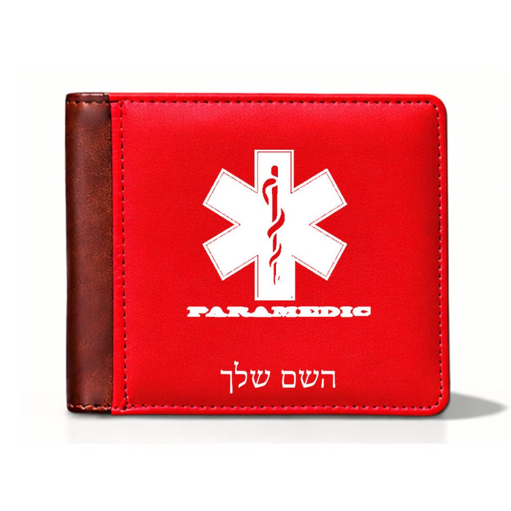 ארנק עור חום בעיצוב אישי עם השם שלך בעיצוב חובש מידות הארנק 9.5 × 11 ס"מ