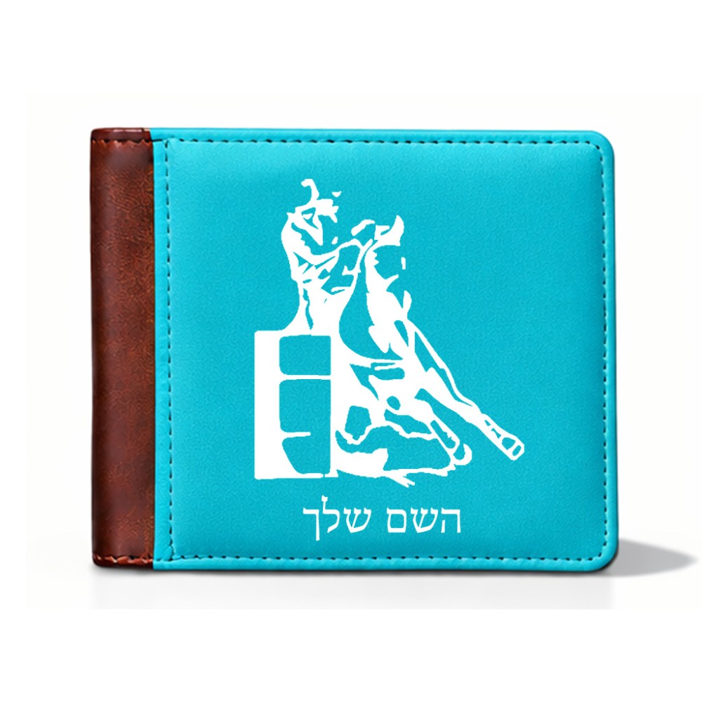 ארנק עור חום בעיצוב אישי עם השם שלך בעיצוב קאוגירל מידות הארנק 9.5 × 11 ס"מ