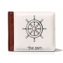 ארנק עור חום בעיצוב אישי עם השם שלך בעיצוב הגה - קפטן - ים מידות הארנק 9.5 × 11 ס"מ