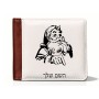 ארנק עור חום בעיצוב אישי עם השם שלך בעיצוב סנטה קלאוס מידות הארנק 9.5 × 11 ס"מ