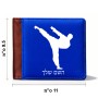 ארנק עור חום בעיצוב אישי עם השם שלך בעיצוב קרטה מידות הארנק 9.5 × 11 ס"מ
