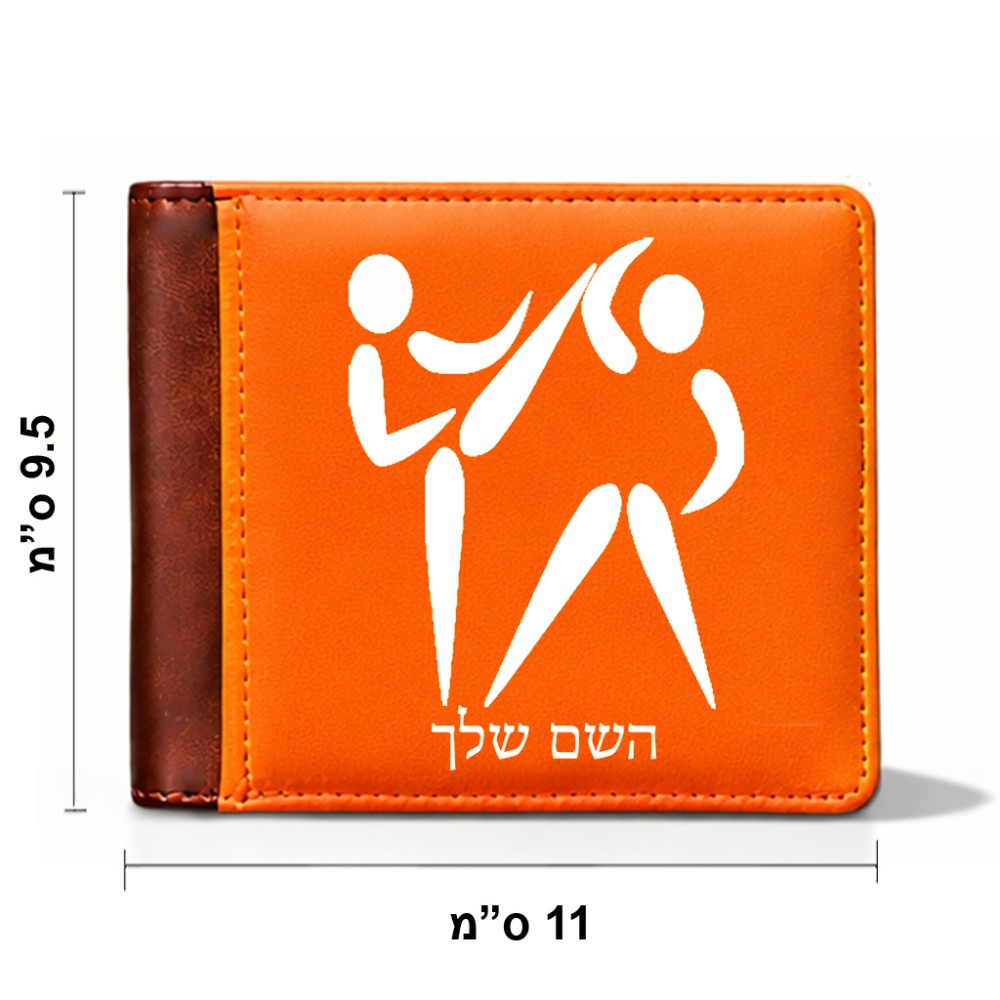ארנק עור חום בעיצוב אישי עם השם שלך בעיצוב לוחמים אולימפיים מידות הארנק 9.5 × 11 ס"מ