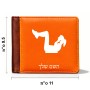 ארנק עור חום בעיצוב אישי עם השם שלך בעיצוב אישה מתאמנת מידות הארנק 9.5 × 11 ס"מ
