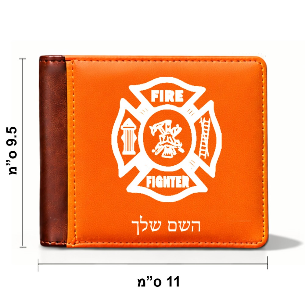 ארנק עור חום בעיצוב אישי עם השם שלך בעיצוב כבאי - תגית מידות הארנק 9.5 × 11 ס"מ