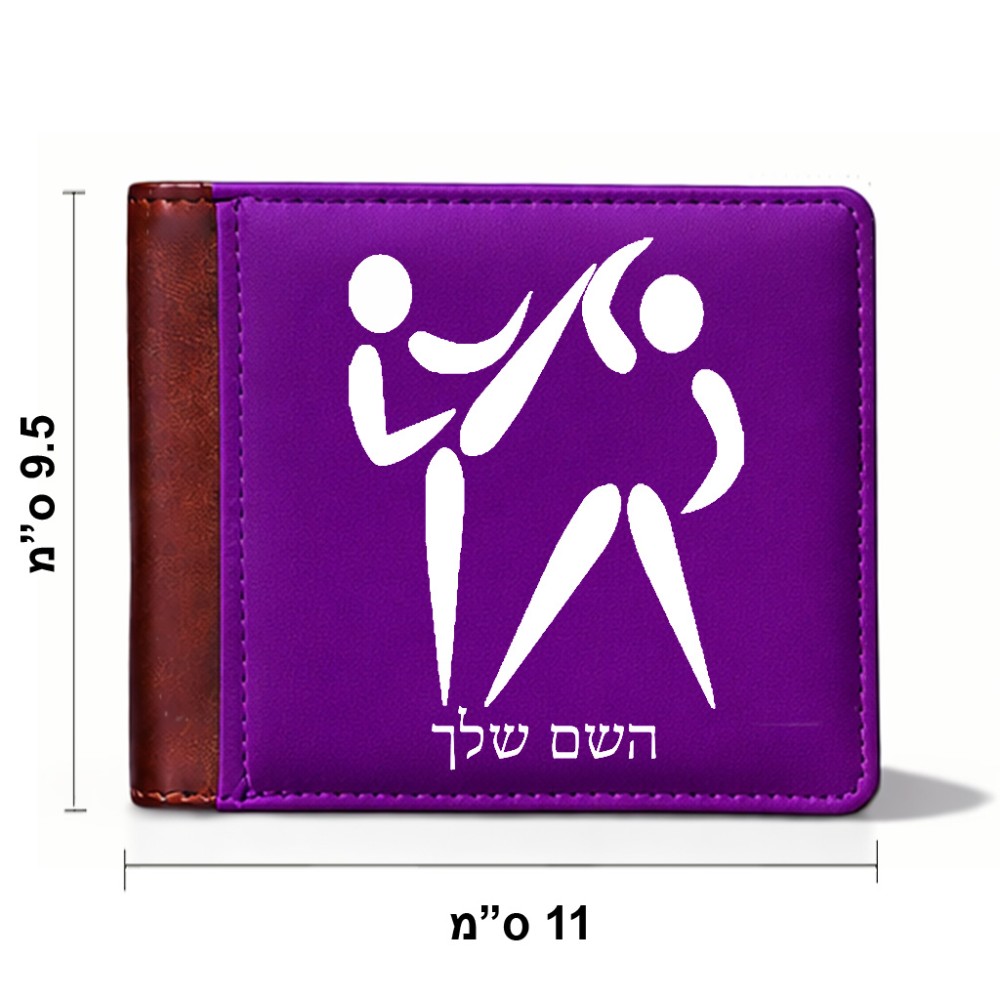 ארנק עור חום בעיצוב אישי עם השם שלך בעיצוב לוחמים אולימפיים מידות הארנק 9.5 × 11 ס"מ