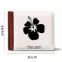 ארנק עור חום בעיצוב אישי עם השם שלך בעיצוב פרח היביסקוס מידות הארנק 9.5 × 11 ס"מ