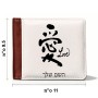 ארנק עור חום בעיצוב אישי עם השם שלך בעיצוב אהבה באותיות יפניות מידות הארנק 9.5 × 11 ס"מ