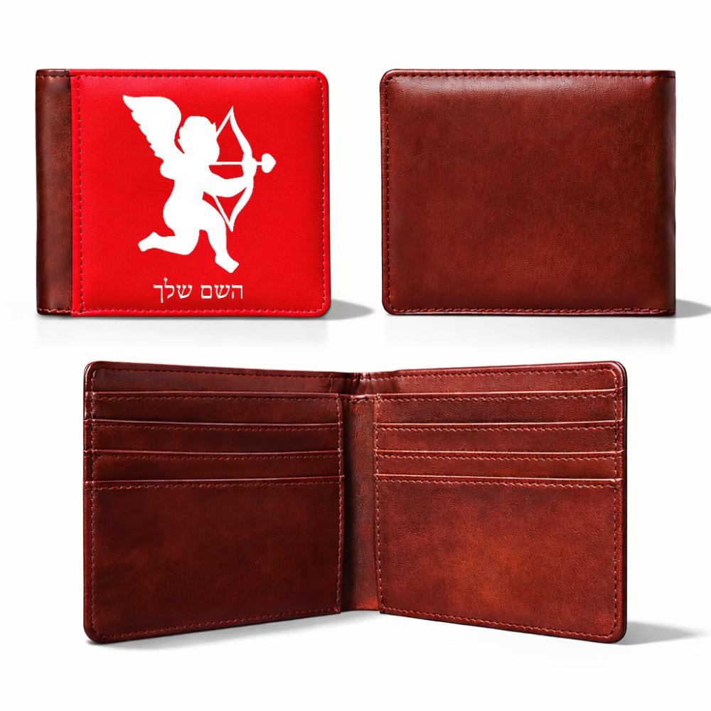ארנק עור חום בעיצוב אישי עם השם שלך בעיצוב קופידון מידות הארנק 9.5 × 11 ס"מ