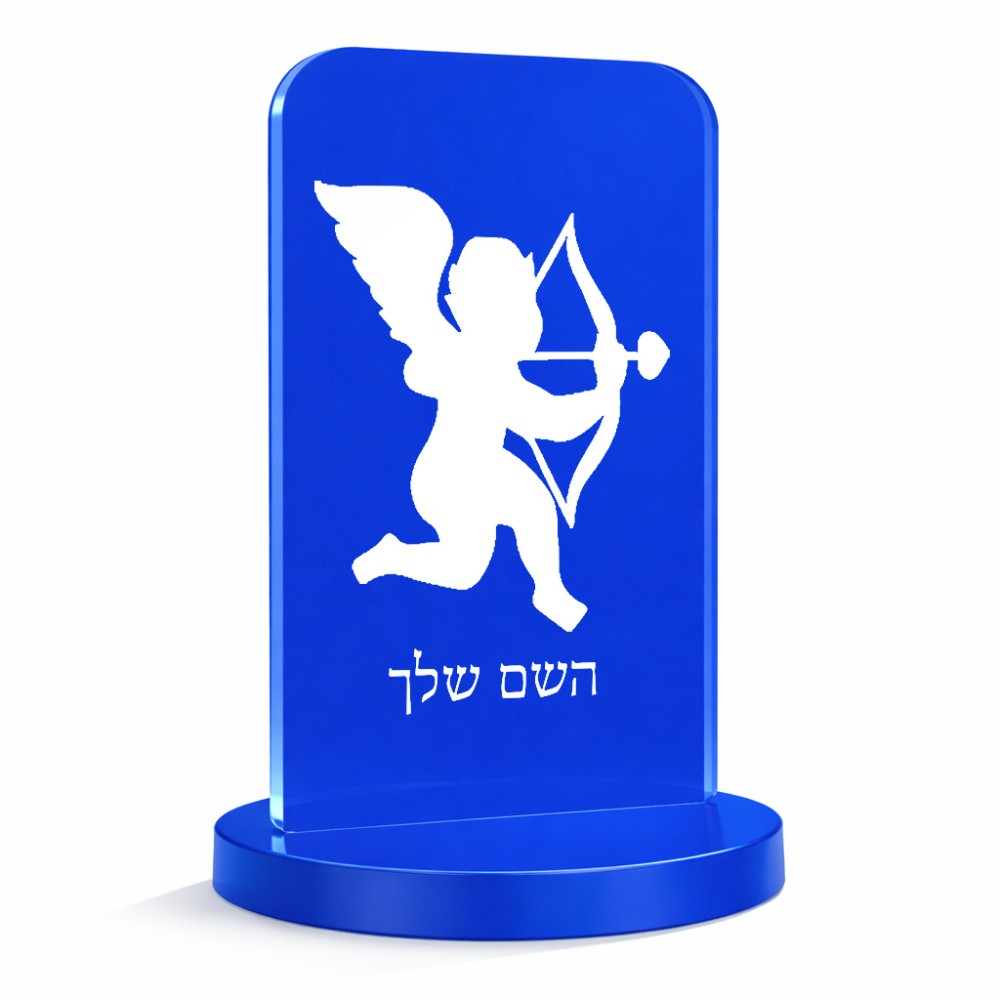 סטנד תמונה מעוצב בעיצוב אישי עם השם שלך בעיצוב קופידון גודל 6 × 10 ס"מ