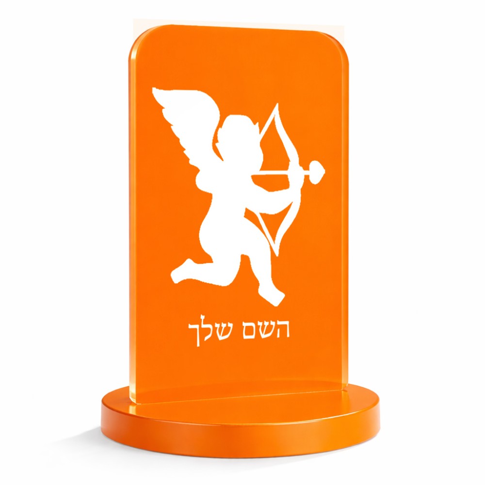 סטנד תמונה מעוצב בעיצוב אישי עם השם שלך בעיצוב קופידון גודל 6 × 10 ס"מ