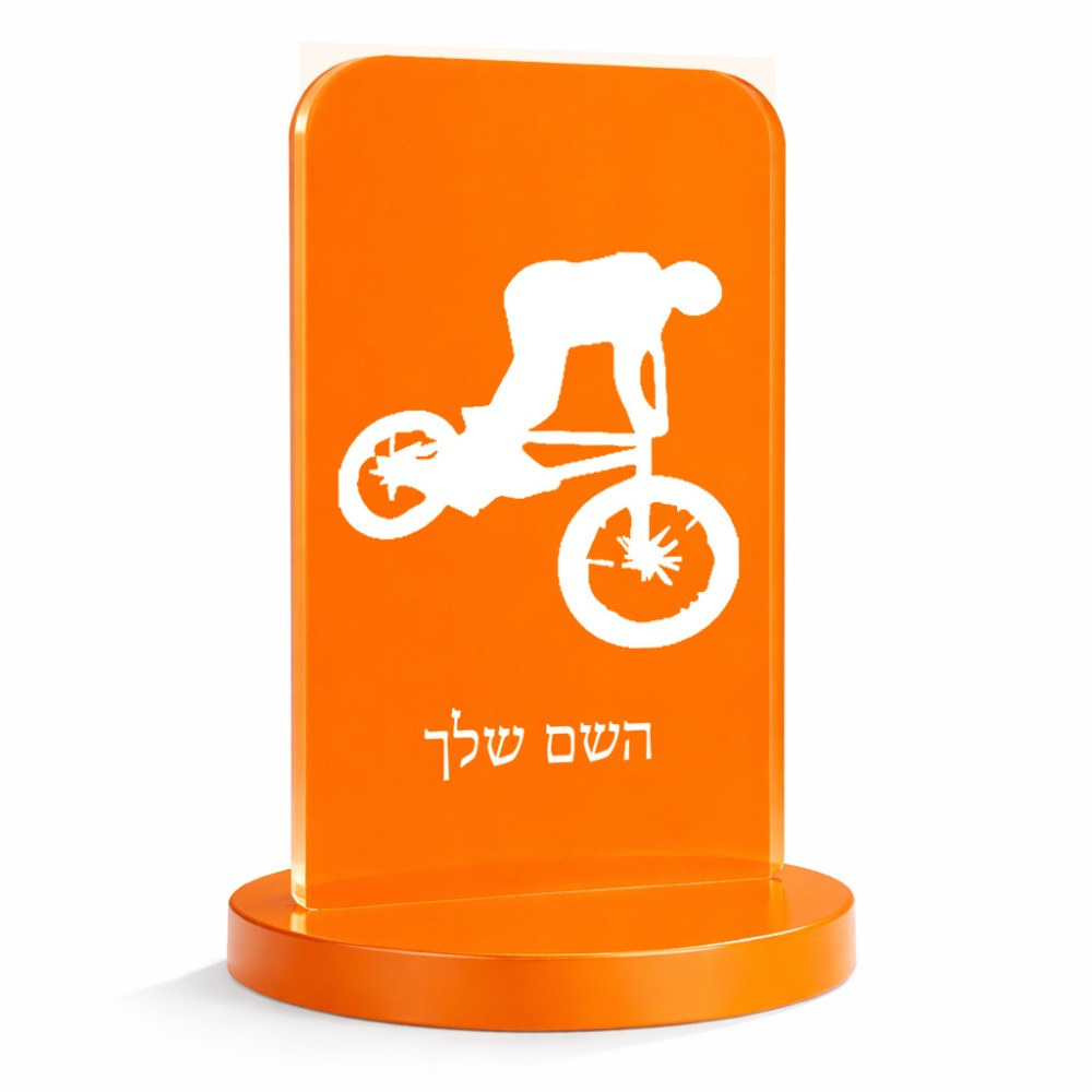 סטנד תמונה מעוצב בעיצוב אישי עם השם שלך בעיצוב רוכב אופניים גודל 6 × 10 ס"מ
