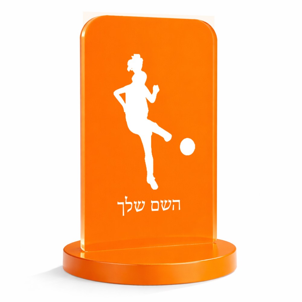 סטנד תמונה מעוצב בעיצוב אישי עם השם שלך בעיצוב שחקנית כדורגל - אישה גודל 6 × 10 ס"מ