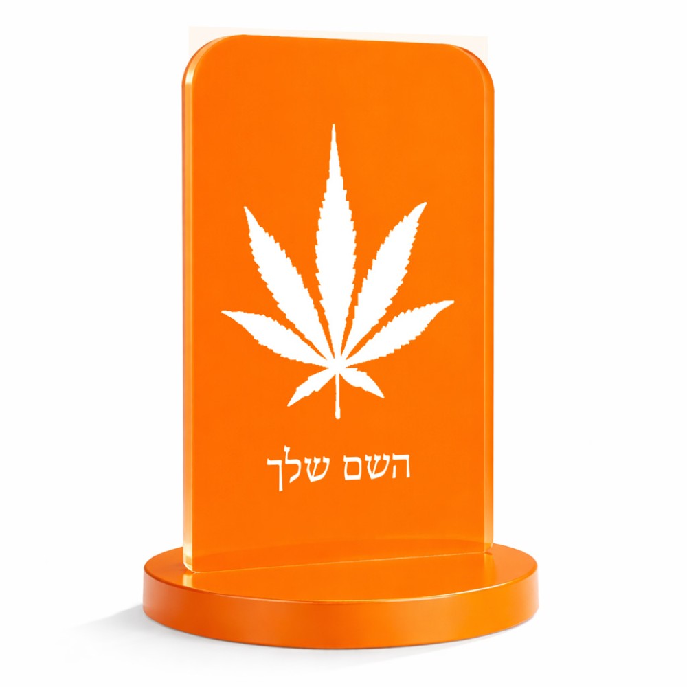 סטנד תמונה מעוצב בעיצוב אישי עם השם שלך בעיצוב עלה מריחואנה - גראס גודל 6 × 10 ס"מ