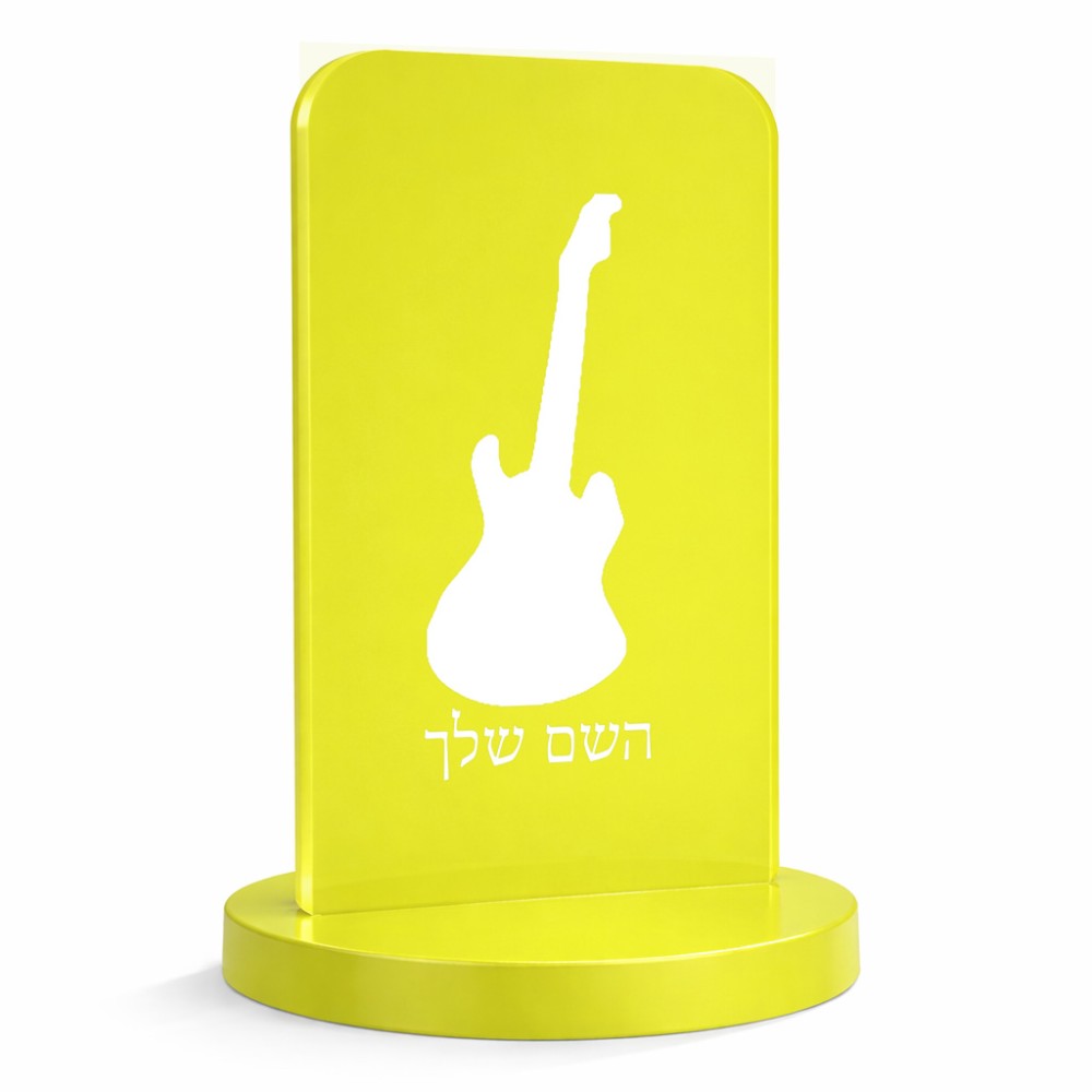 סטנד תמונה מעוצב בעיצוב אישי עם השם שלך בעיצוב גיטרה גודל 6 × 10 ס"מ