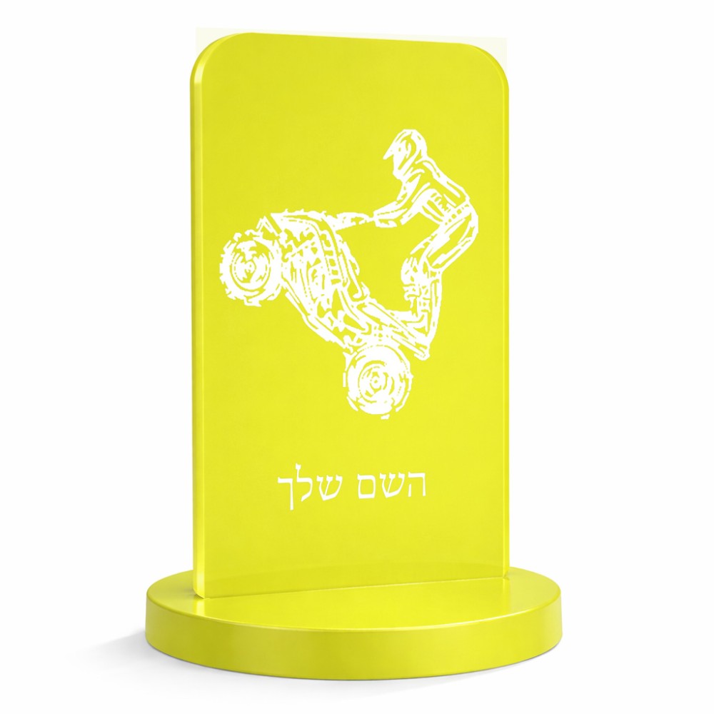 סטנד תמונה מעוצב בעיצוב אישי עם השם שלך בעיצוב רוכב טרקטורונים גודל 6 × 10 ס"מ