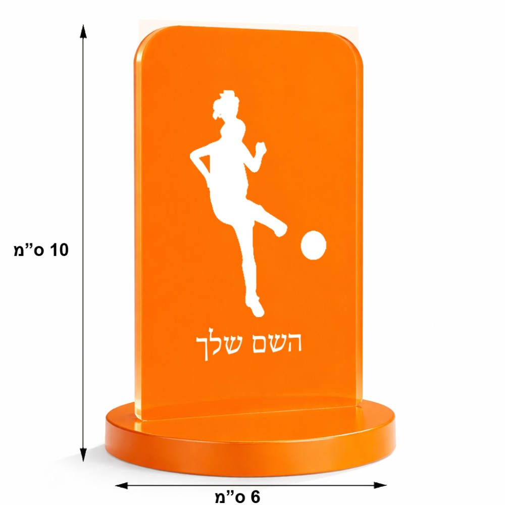 סטנד תמונה מעוצב בעיצוב אישי עם השם שלך בעיצוב שחקנית כדורגל - אישה גודל 6 × 10 ס"מ