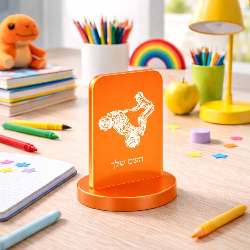 סטנד תמונה מעוצב בעיצוב אישי עם השם שלך בעיצוב רוכב טרקטורונים גודל 6 × 10 ס"מ