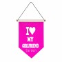 דגל לתליה על קיר בעיצוב אישי עם השם שלך בעיצוב אוהב את החברה שלי גודל 30 × 19.5 ס"מ