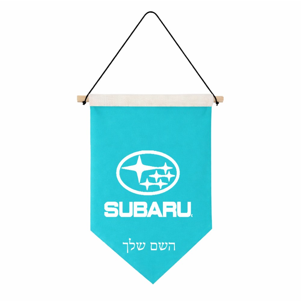 דגל לתליה על קיר בעיצוב אישי עם השם שלך בעיצוב סובארו גודל 30 × 19.5 ס"מ