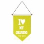 דגל לתליה על קיר בעיצוב אישי עם השם שלך בעיצוב אוהב את החברה שלי גודל 30 × 19.5 ס"מ