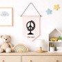 דגל לתליה על קיר בעיצוב אישי עם השם שלך בעיצוב גלובוסי שלום גודל 30 × 19.5 ס"מ