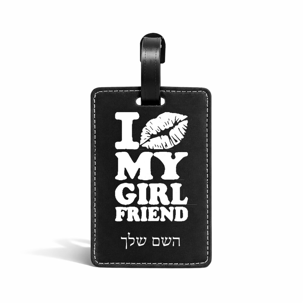 תווית לסימון מזוודה \ תיק בעיצוב אישי עם השם שלך בעיצוב לנשק את החברה שלי גודל 10.3 × 7 ס"מ