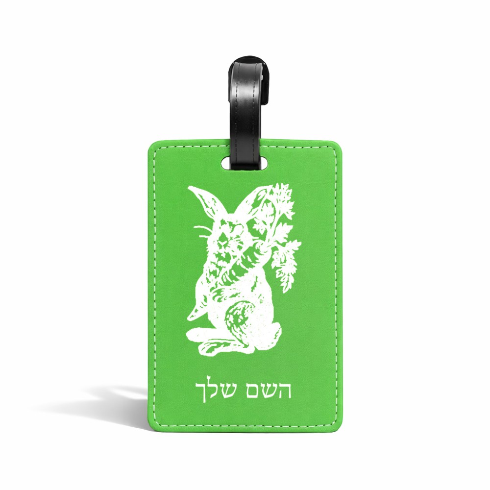 תווית לסימון מזוודה \ תיק בעיצוב אישי עם השם שלך בעיצוב ארנב מחזיק גזר גודל 10.3 × 7 ס"מ
