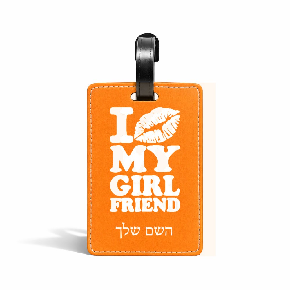 תווית לסימון מזוודה \ תיק בעיצוב אישי עם השם שלך בעיצוב לנשק את החברה שלי גודל 10.3 × 7 ס"מ