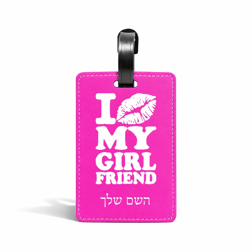 תווית לסימון מזוודה \ תיק בעיצוב אישי עם השם שלך בעיצוב לנשק את החברה שלי גודל 10.3 × 7 ס"מ