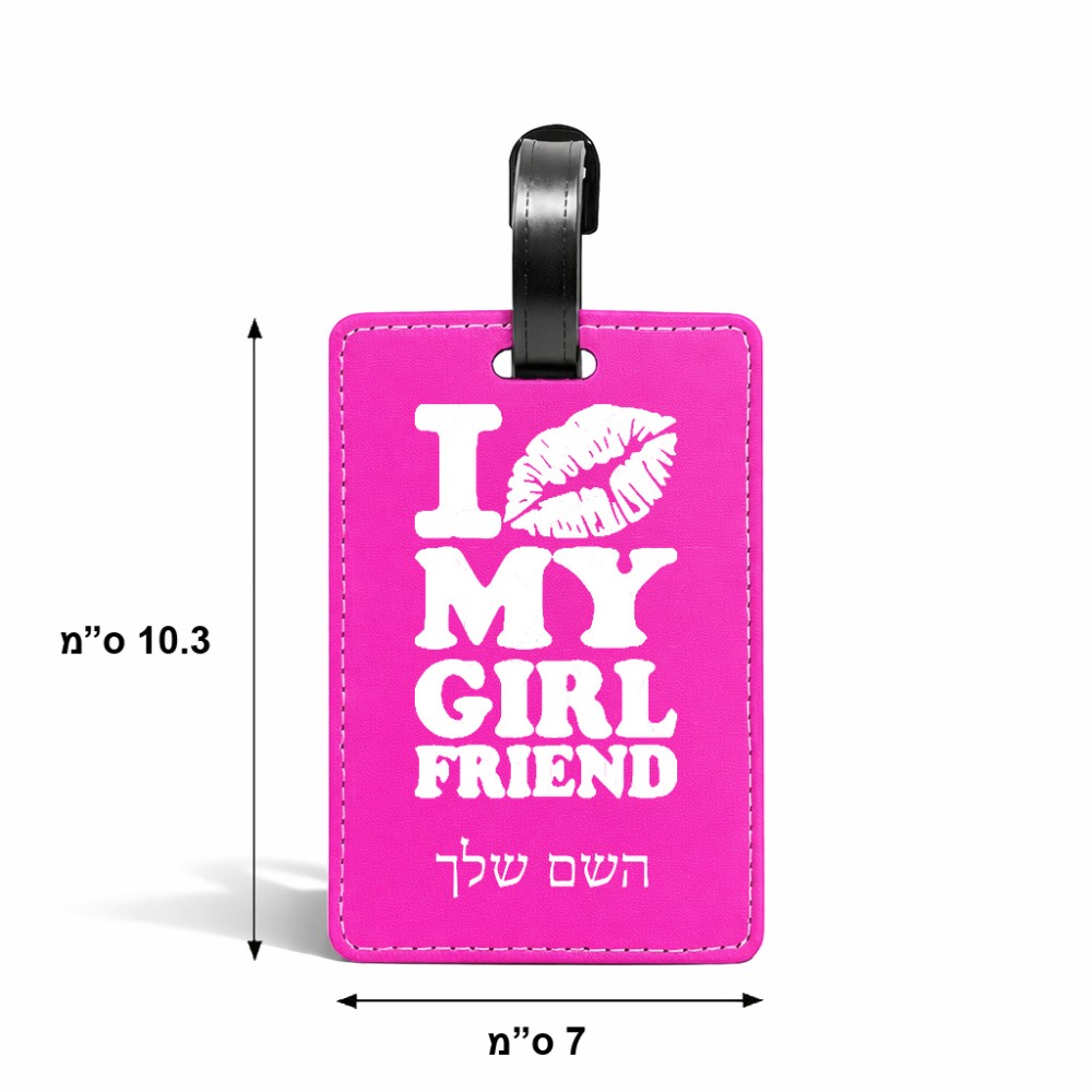 תווית לסימון מזוודה \ תיק בעיצוב אישי עם השם שלך בעיצוב לנשק את החברה שלי גודל 10.3 × 7 ס"מ