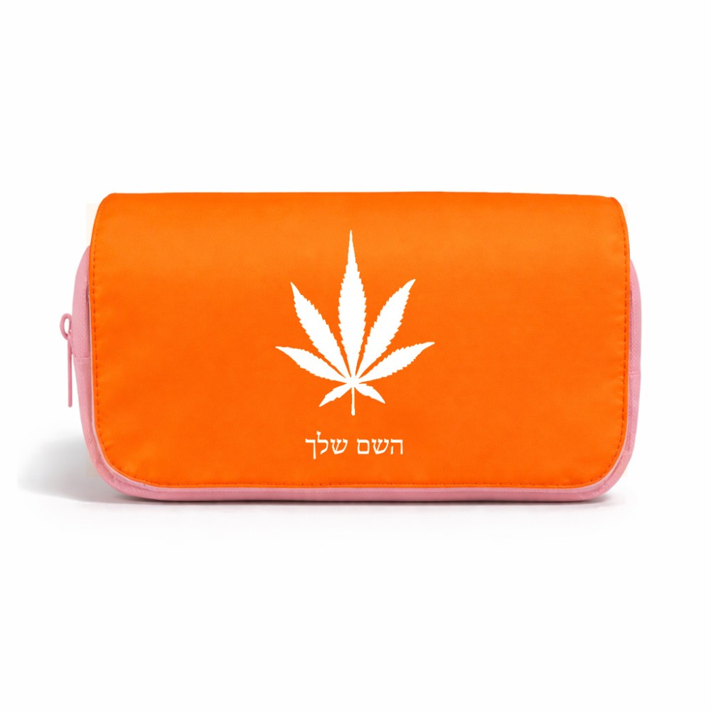 תיק איפור  בעיצוב אישי עם השם שלך בעיצוב עלה מריחואנה - גראס גודל 11 × 22 × 10 ס"מ