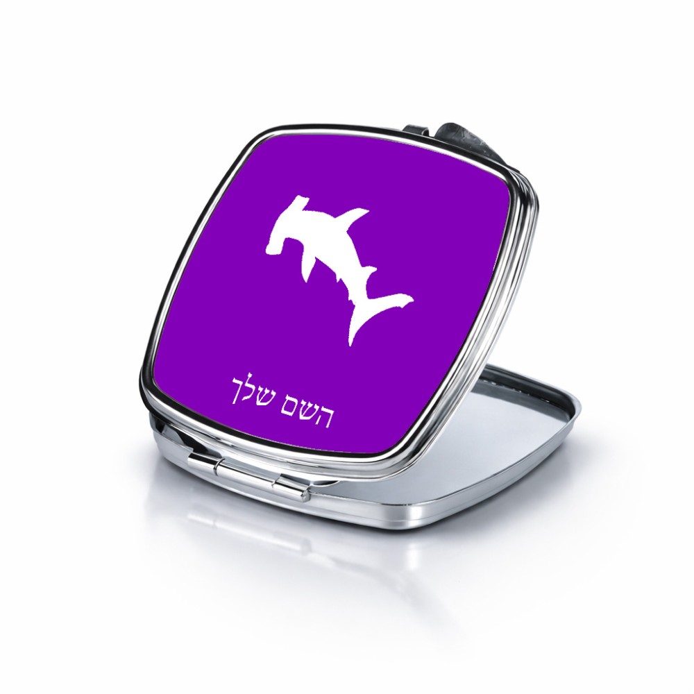 מראה לאיפור מאקאפ בעיצוב אישי עם השם שלך בעיצוב כריש ראש פטיש גודל 6.7 × 6.7 ס"מ