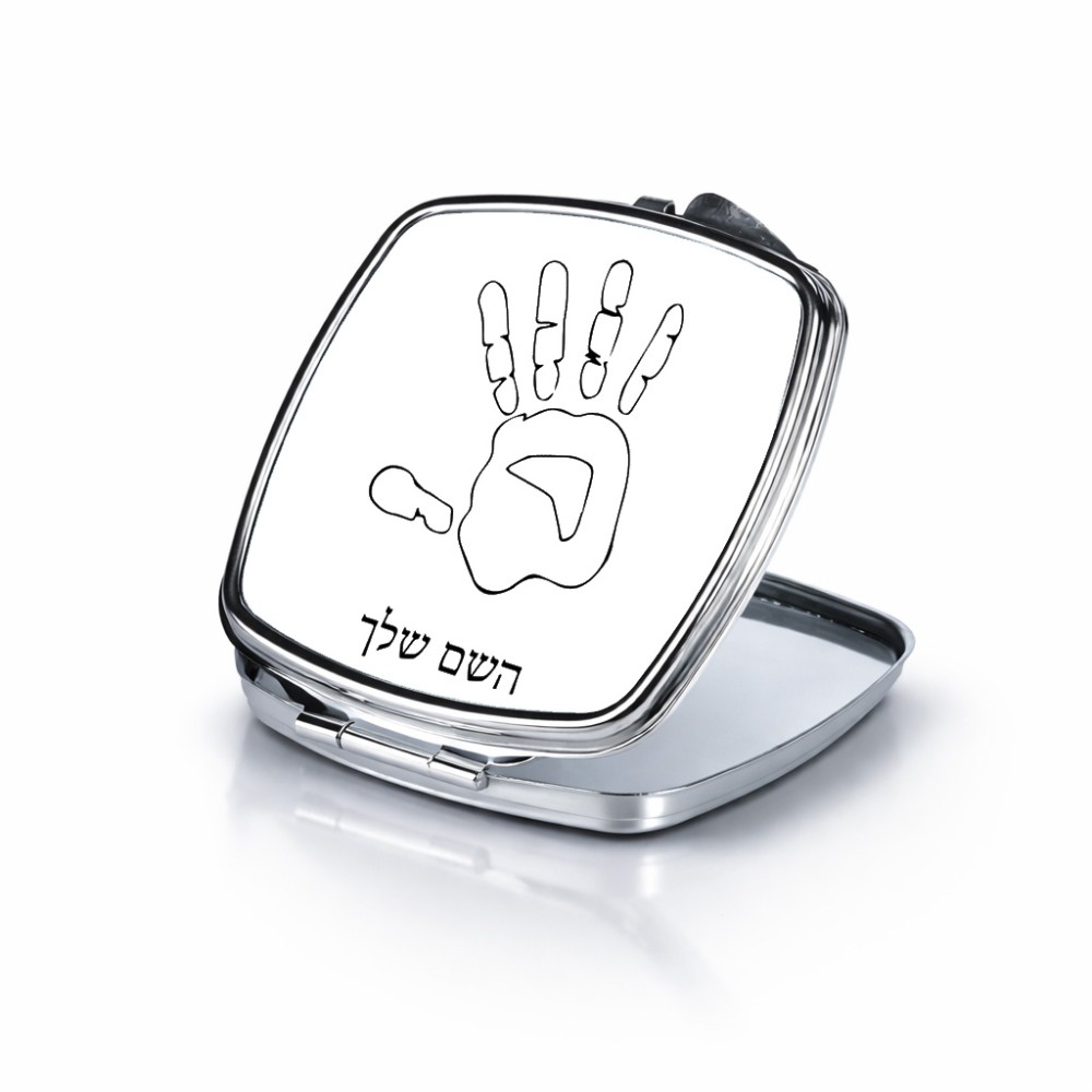 מראה לאיפור מאקאפ בעיצוב אישי עם השם שלך בעיצוב יד גודל 6.7 × 6.7 ס"מ