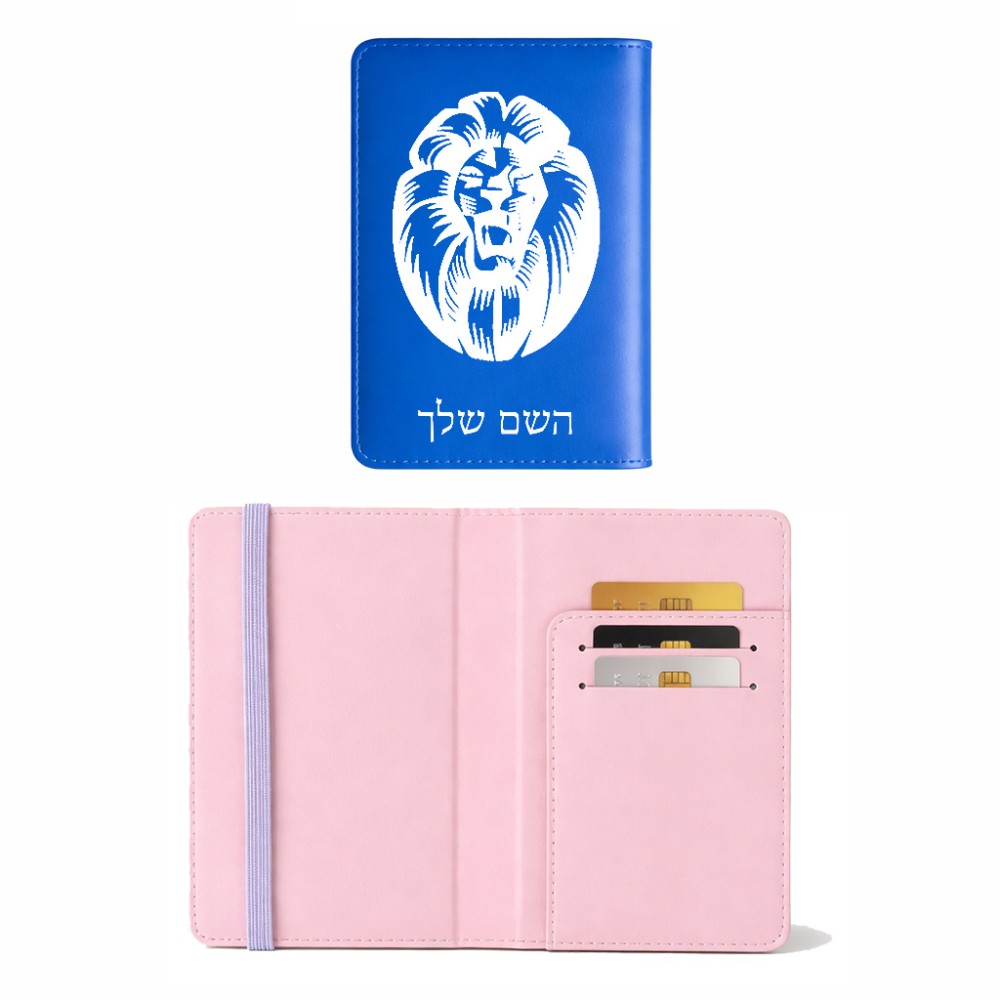 כיסוי דרכון ת.ז ארנק צבע פנימי ורוד בעיצוב אישי עם השם שלך בעיצוב פני אריה גודל 10 × 14.4 ס"מ