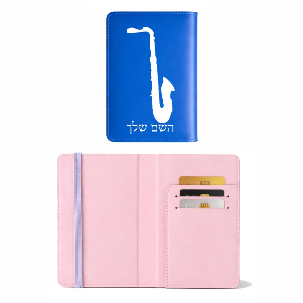 כיסוי דרכון ת.ז ארנק צבע פנימי ורוד בעיצוב אישי עם השם שלך בעיצוב סקסופון גודל 10 × 14.4 ס"מ