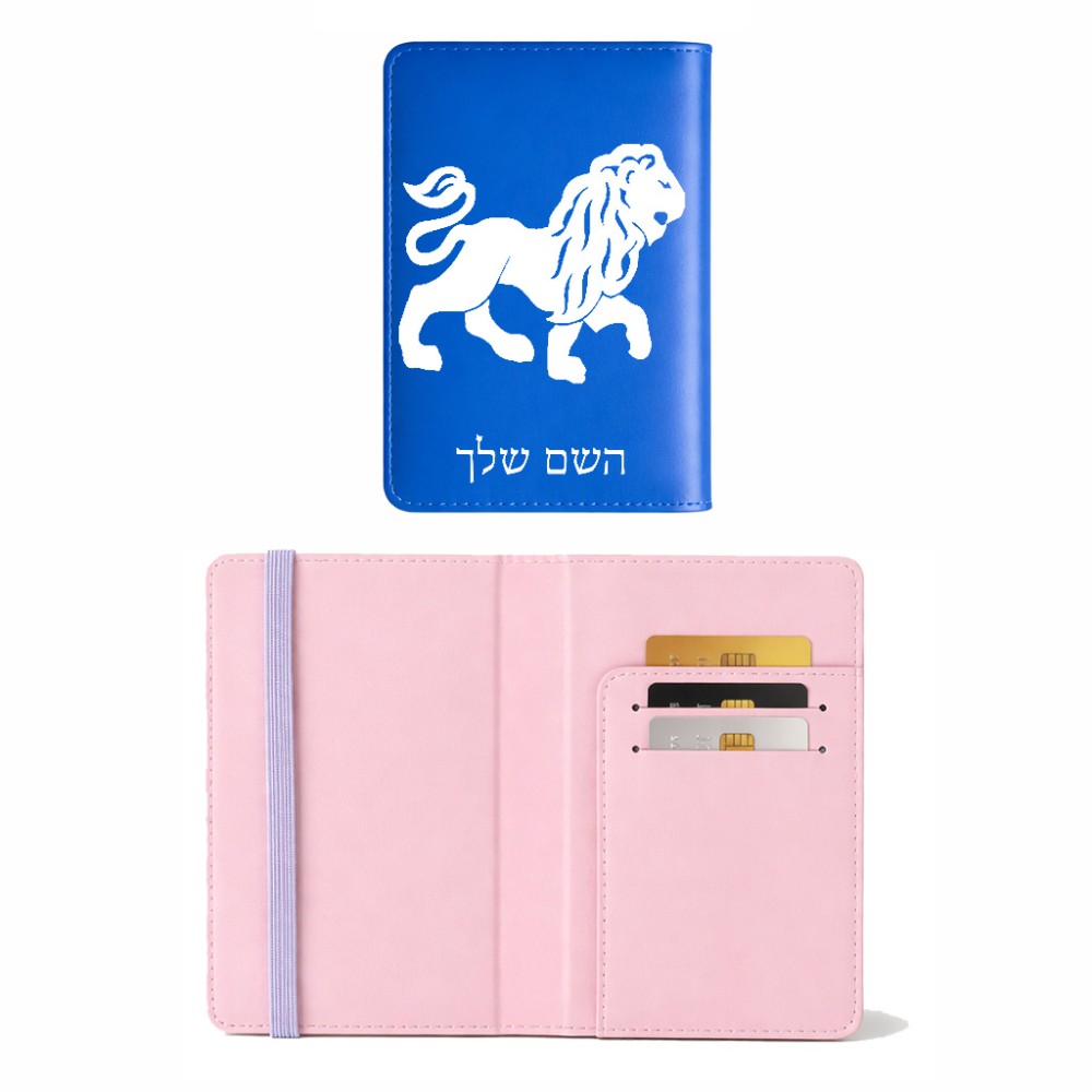 כיסוי דרכון ת.ז ארנק צבע פנימי ורוד בעיצוב אישי עם השם שלך בעיצוב מזלות - אריה גודל 10 × 14.4 ס"מ