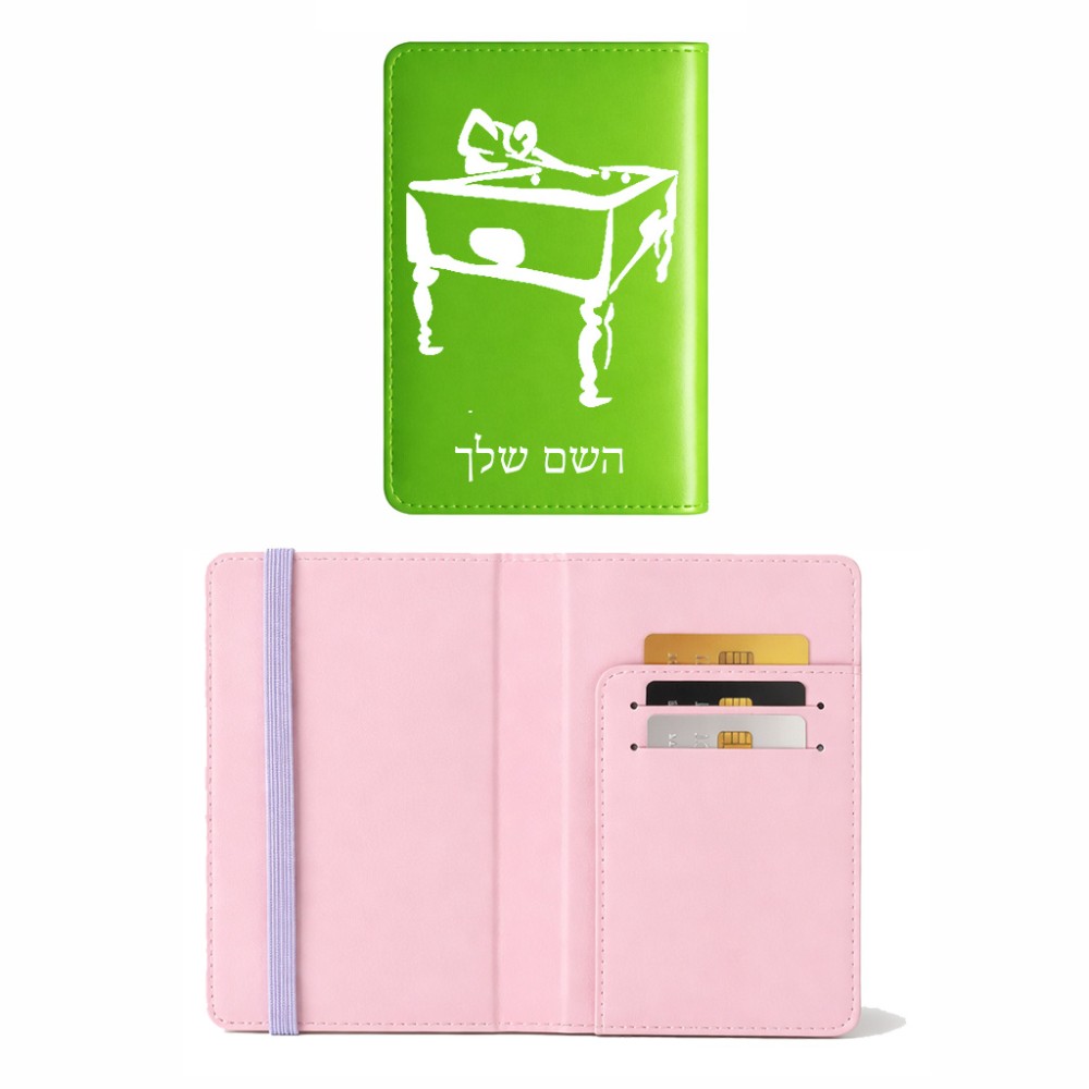 כיסוי דרכון ת.ז ארנק צבע פנימי ורוד בעיצוב אישי עם השם שלך בעיצוב שחקן ביליארד גודל 10 × 14.4 ס"מ